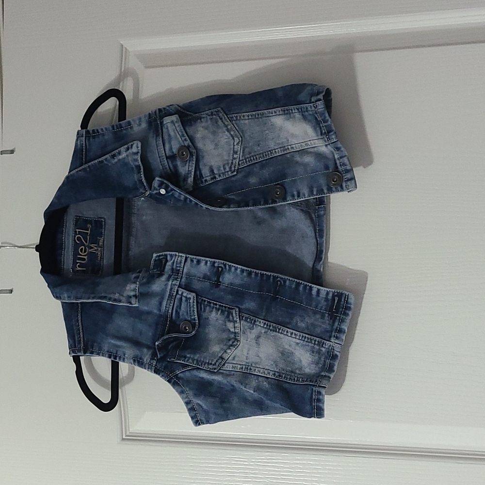 Croped acid washed denim vest size medium